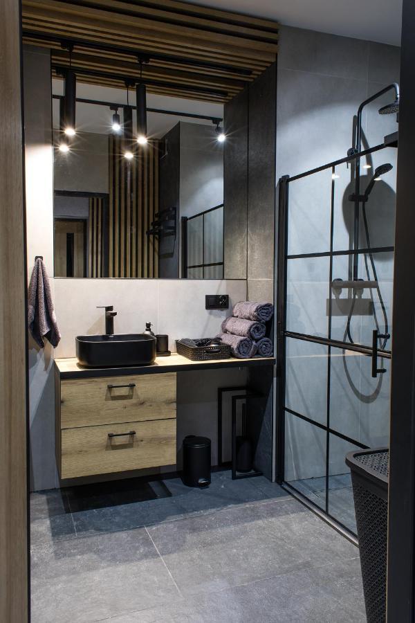 ניסה Apartament Black Loft מראה חיצוני תמונה