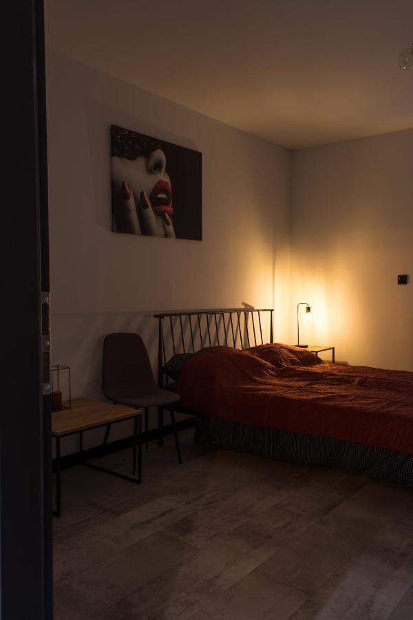 ניסה Apartament Black Loft מראה חיצוני תמונה